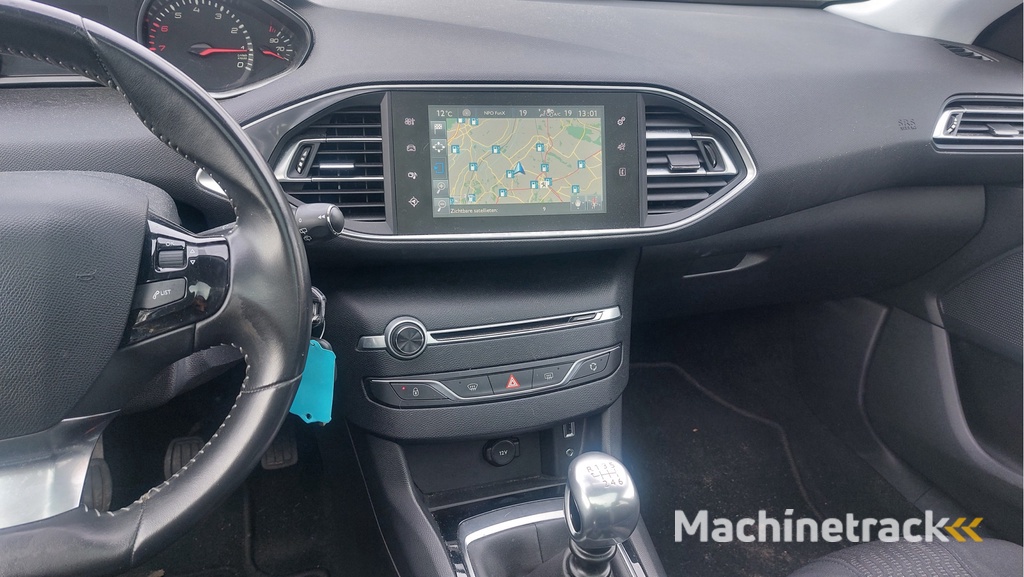 Peugeot 308 1.2 PureTech Style CLIMA/NAVI/PANO BJ 2016