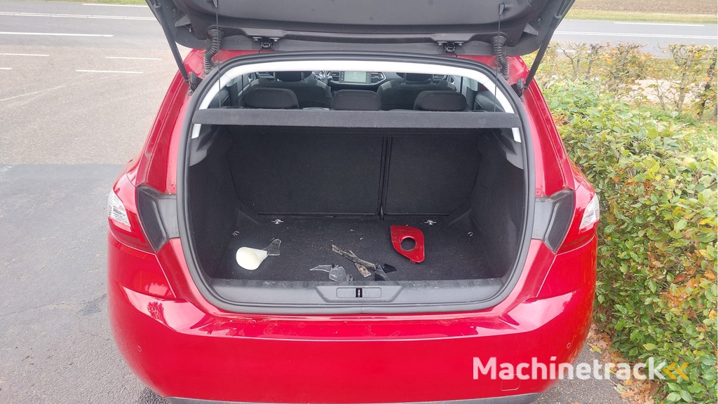 Peugeot 308 1.2 PureTech Style CLIMA/NAVI/PANO BJ 2016