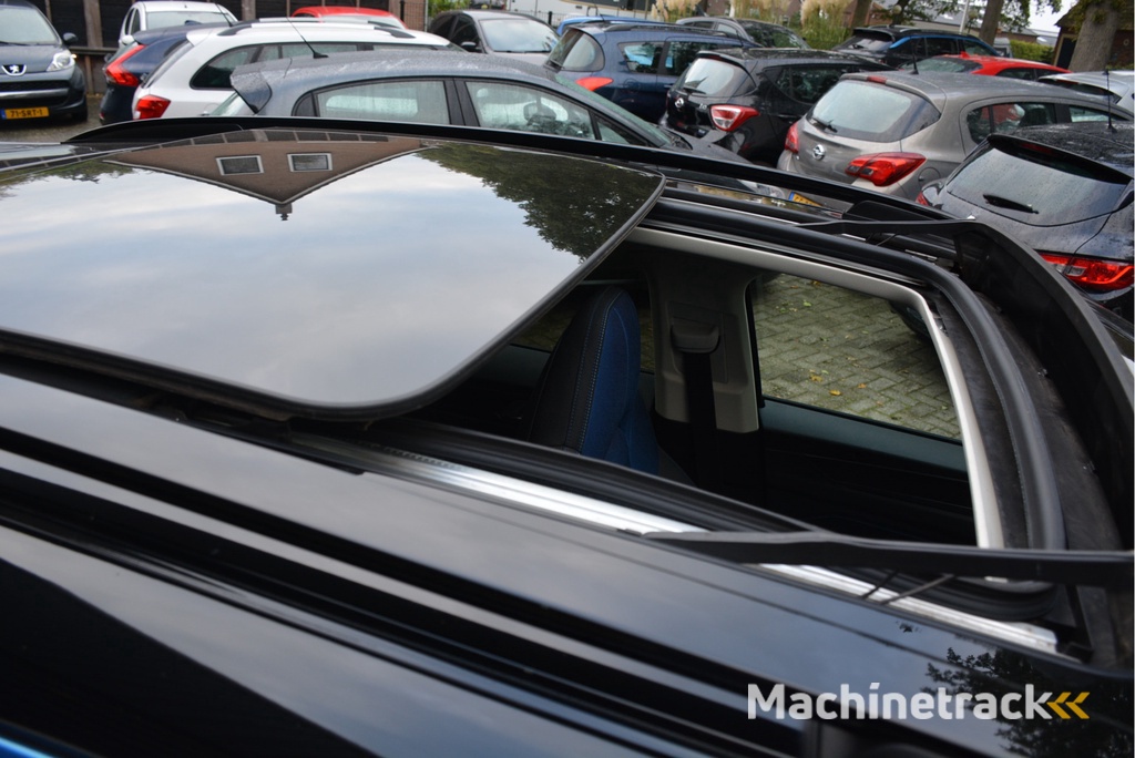 Lynk & Co 01 1.5 CarPlay Adaptive Cruise Pilot Assist Panorama dak Trekhaak