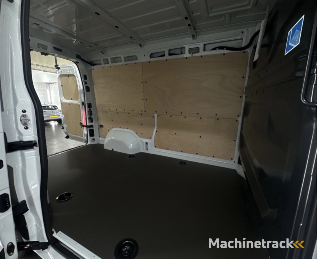 Renault Master T35 2.0 dCi 130 L2H2 Advance Camera / Carplay / laadruimte pakket / All season