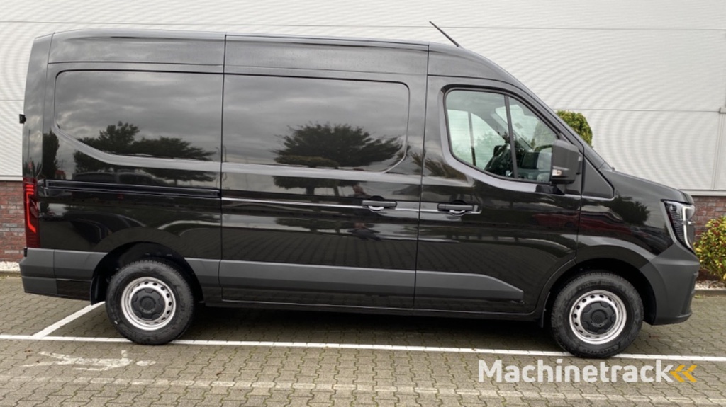 Renault Master T35 2.0 dCi 130 L2H2 Advance Stoelverwarming / Laadruimte betimmering / Trekhaak / All season