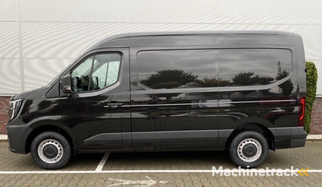 Renault Master T35 2.0 dCi 130 L2H2 Advance Stoelverwarming / Laadruimte betimmering / Trekhaak / All season