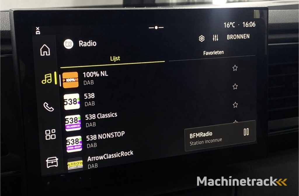 Renault Master T35 2.0 dCi 130 L2H2 Advance Stoelverwarming / Laadruimte betimmering / Trekhaak / All season