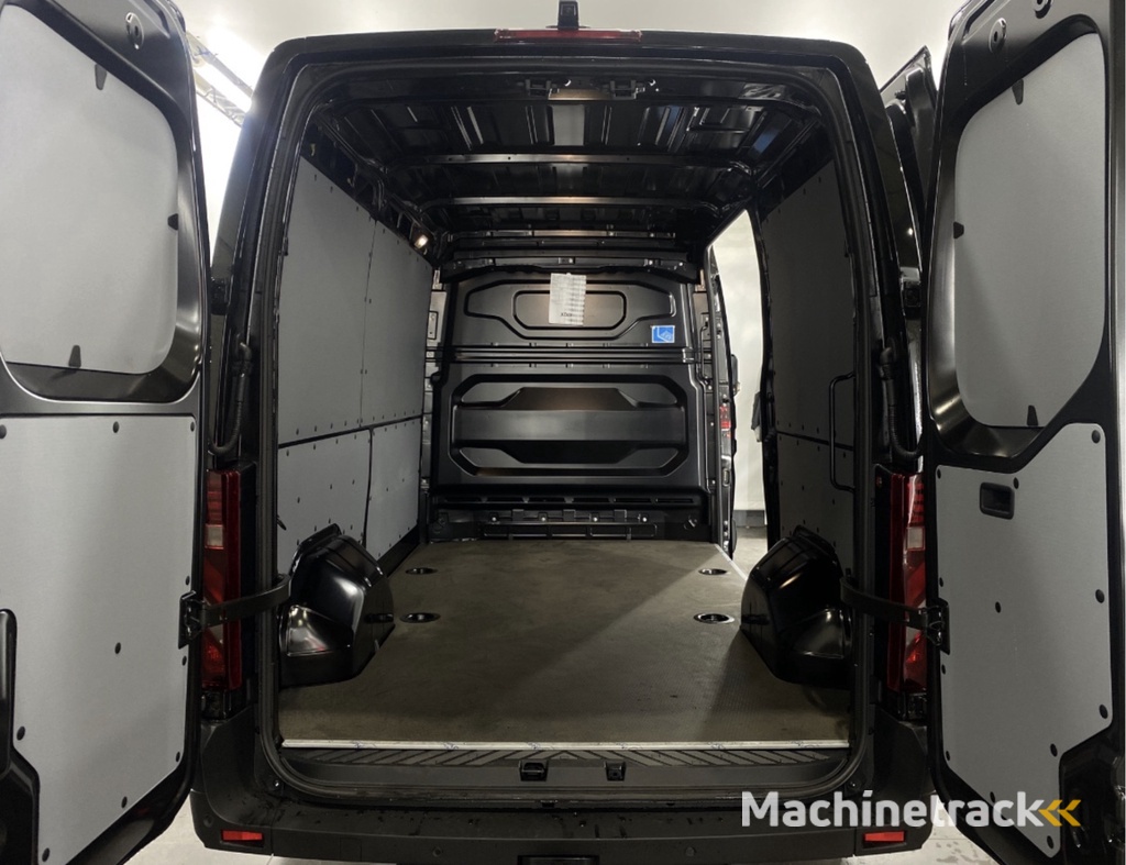 Renault Master T35 2.0 dCi 130 L2H2 Advance Stoelverwarming / Laadruimte betimmering / Trekhaak / All season
