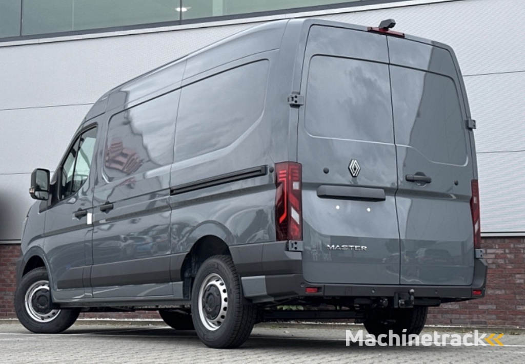 Renault Master T35 2.0 dCi 130 L2H2 Advance Camera / Laadruimte betimmering / Trekhaak / All season