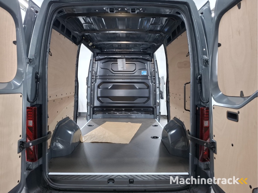 Renault Master T35 2.0 dCi 130 L2H2 Advance Camera / Laadruimte betimmering / Trekhaak / All season