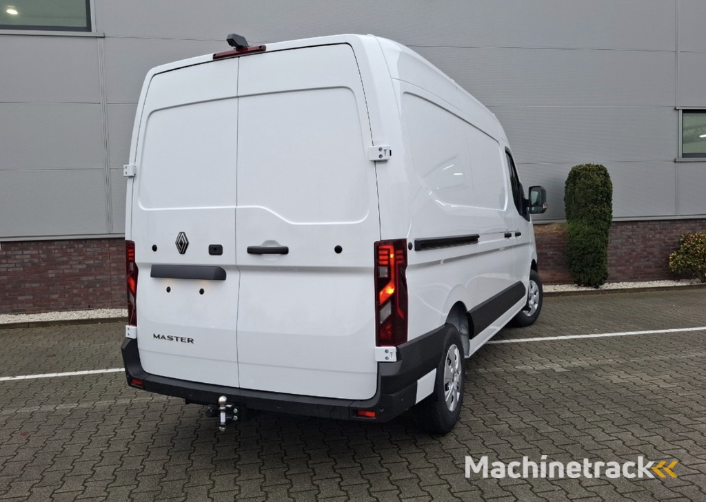 Renault Master T35 2.0 dCi 170 L2H2 Extra Laadruimte betimmering / 2 keer schuifdeur / Trekhaak / All season