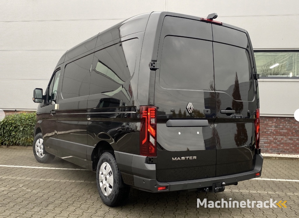 Renault Master T35 2.0 dCi 170 L2H2 Extra Laadruimte betimmering / Trekhaak / Camera / All season