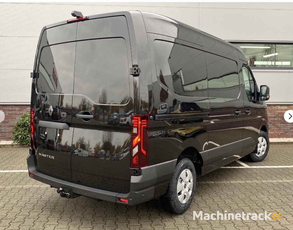 Renault Master T35 2.0 dCi 170 L2H2 Extra Laadruimte betimmering / Trekhaak / Camera / All season