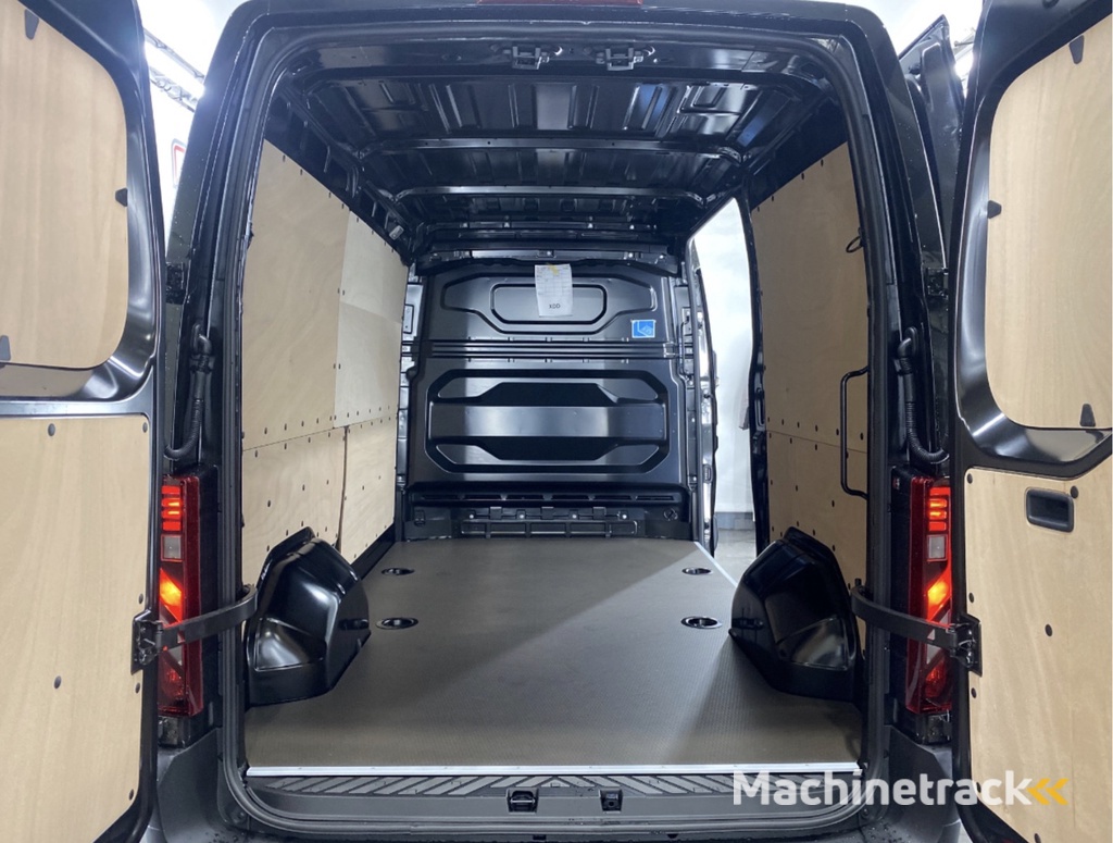 Renault Master T35 2.0 dCi 170 L2H2 Extra Laadruimte betimmering / Trekhaak / Camera / All season