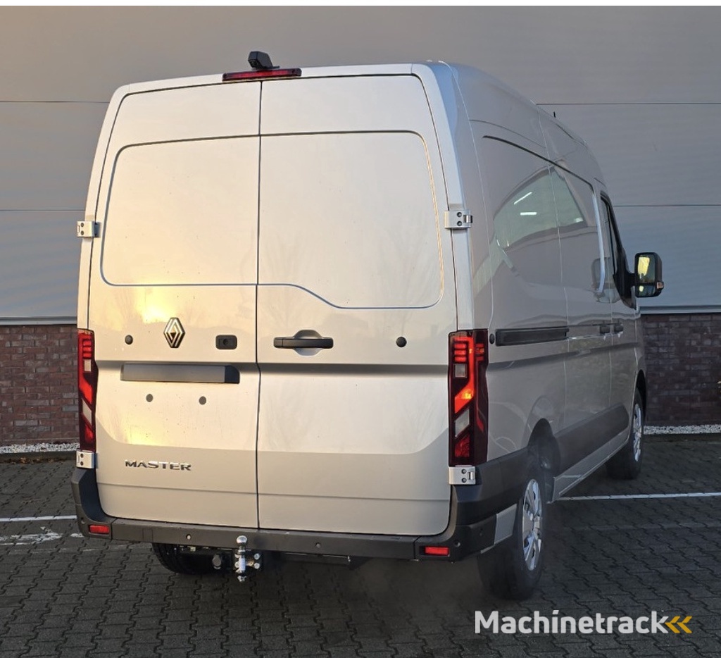 Renault Master T35 2.0 dCi 170 L2H2 Extra 2 keer schuifdeur / Laadruimte betimmering / Trekhaak / / All season