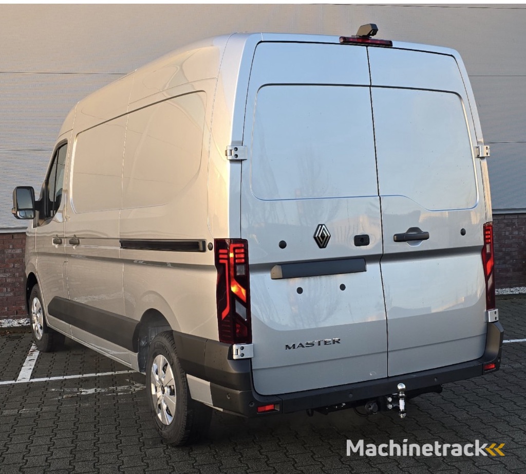 Renault Master T35 2.0 dCi 170 L2H2 Extra 2 keer schuifdeur / Laadruimte betimmering / Trekhaak / / All season