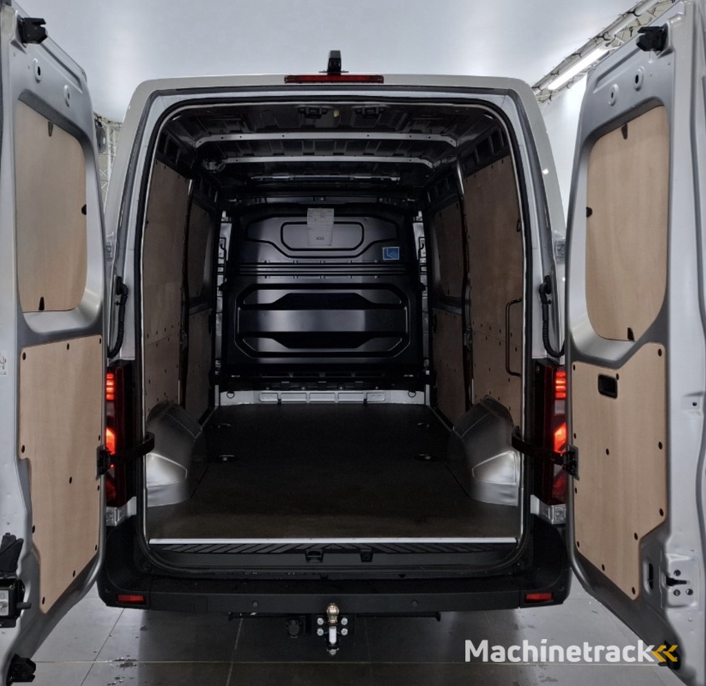 Renault Master T35 2.0 dCi 170 L2H2 Extra 2 keer schuifdeur / Laadruimte betimmering / Trekhaak / / All season