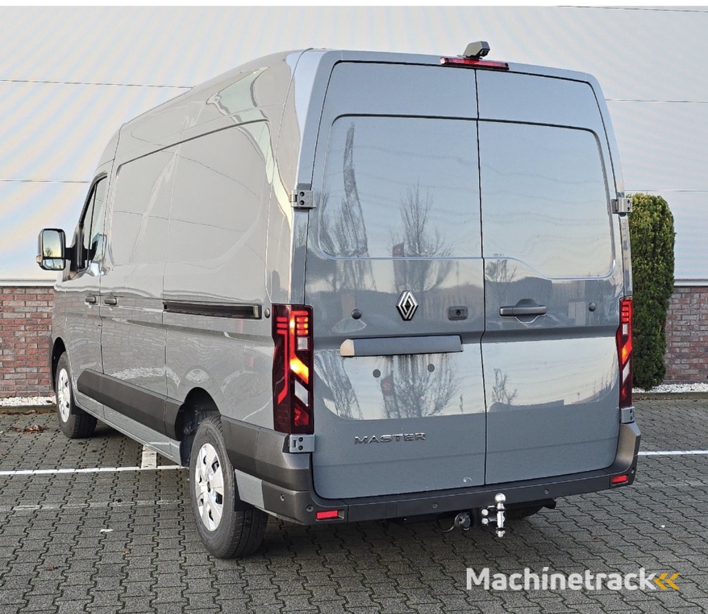 Renault Master T35 2.0 dCi 170 L2H2 Extra 2 keer schuifdeur / Laadruimte pakket / Trekhaak / All season