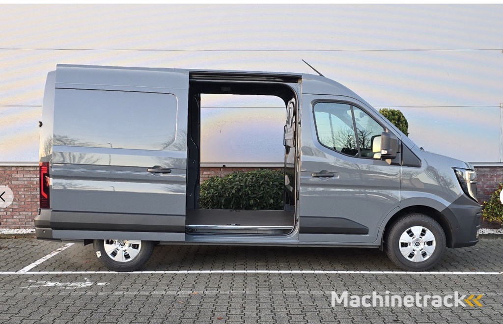 Renault Master T35 2.0 dCi 170 L2H2 Extra 2 keer schuifdeur / Laadruimte pakket / Trekhaak / All season