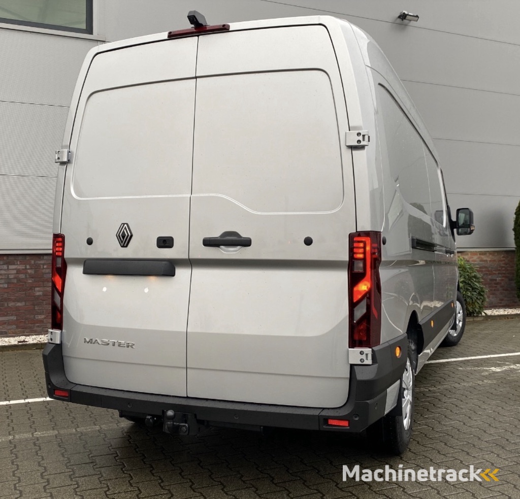 Renault Master T35 2.0 dCi 170 L3H2 Extra Laadruimte pakket / Trekhaak / Navigatie / All season
