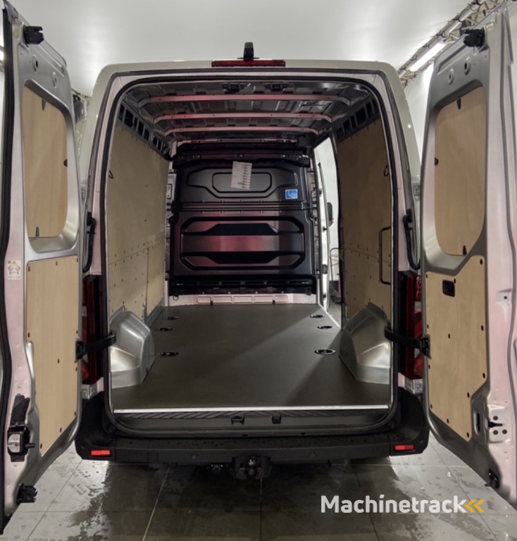 Renault Master T35 2.0 dCi 170 L3H2 Extra Laadruimte pakket / Trekhaak / Navigatie / All season