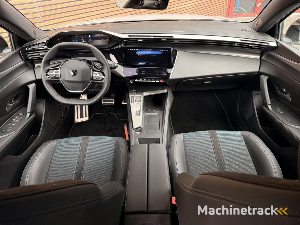 Peugeot e-308 GT First Edition EV 54 kWh Stoel & Stuur verwarming / Navi / Camera / Clima / 18Inch