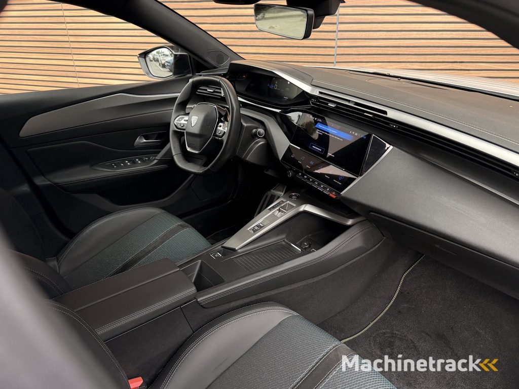 Peugeot e-308 GT First Edition EV 54 kWh Stoel & Stuur verwarming / Navi / Camera / Clima / 18Inch