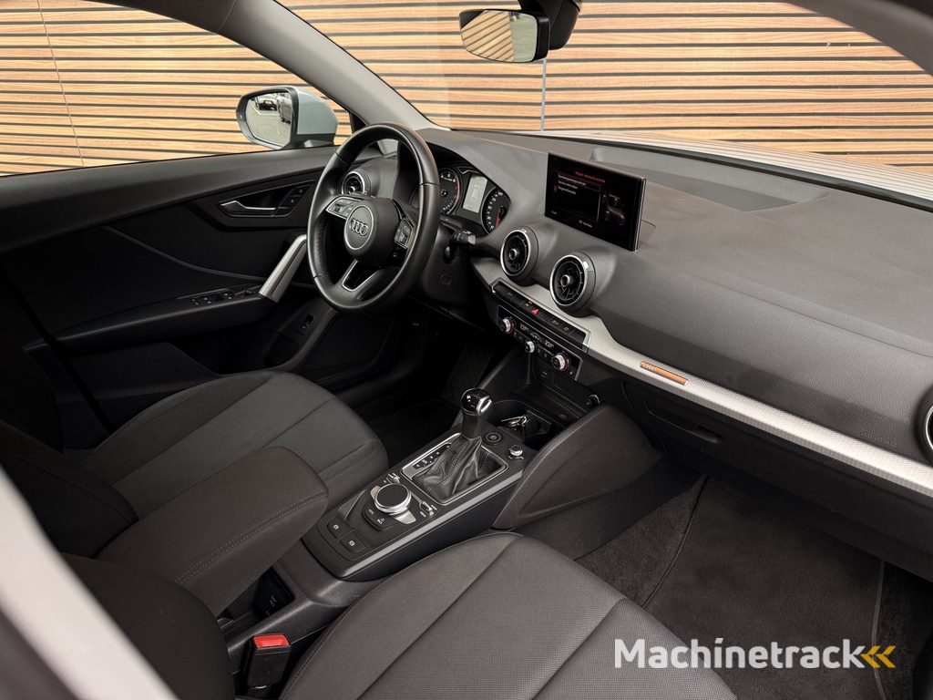 Audi Q2 35 TFSI Business Edition Camera / Clima / Stoelverwarming / Carplay