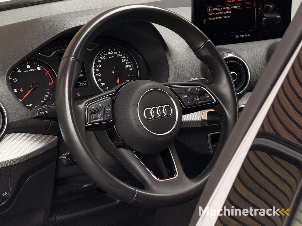 Audi Q2 35 TFSI Business Edition Camera / Clima / Stoelverwarming / Carplay