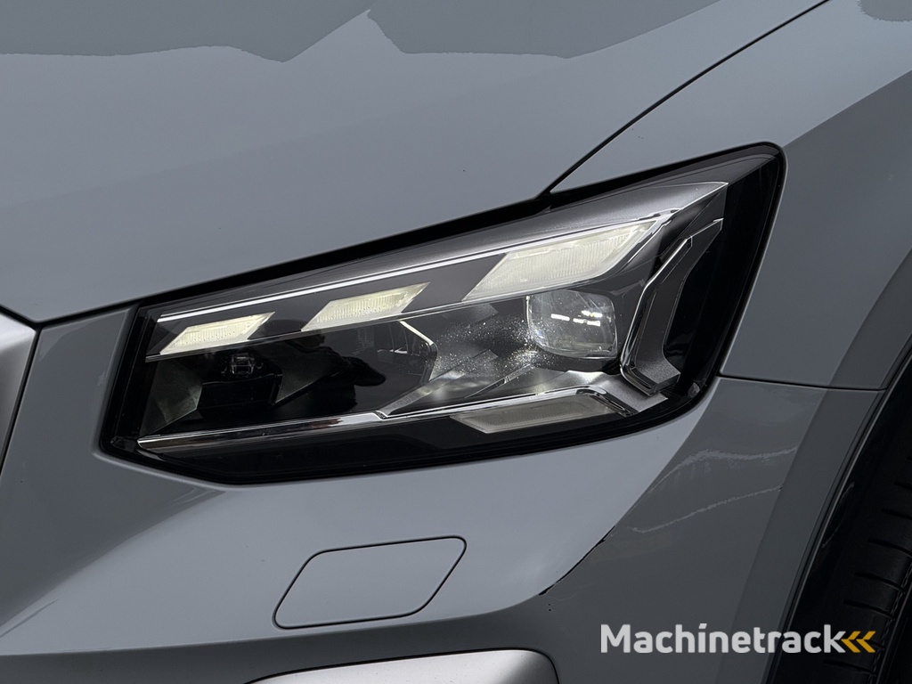 Audi Q2 35 TFSI Business Edition Camera / Clima / Stoelverwarming / Carplay