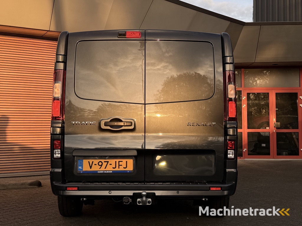 Renault Trafic 2.0 Blue dCi EDC 170 T29 L2H1 Extra DC Dubbele Schuifdeur / Betimmering / Trekhaak / Navi / Cruise / Camera