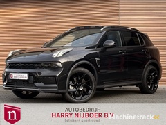 lynk-co-01-1.5-black-style-panodak---zwarte-hemel---360-camera---navi---clima