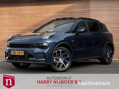 lynk-co-01-1.5-zwarte-hemelbekleding---rolhoes---panodak---360-camera---navi