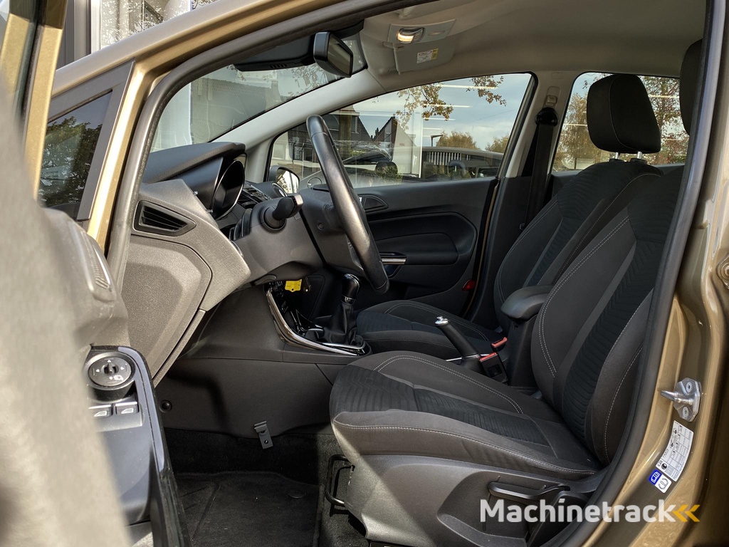 Ford Fiesta 1.0 EcoBoost Titanium | Voorruitverwarming | Cruise Control | Klimaat Controle | Ledverlichting | Parkeersensoren | Navigatie |