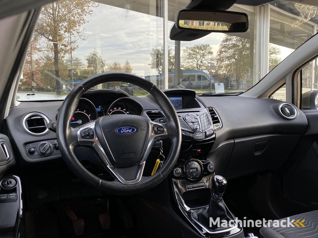 Ford Fiesta 1.0 EcoBoost Titanium | Voorruitverwarming | Cruise Control | Klimaat Controle | Ledverlichting | Parkeersensoren | Navigatie |