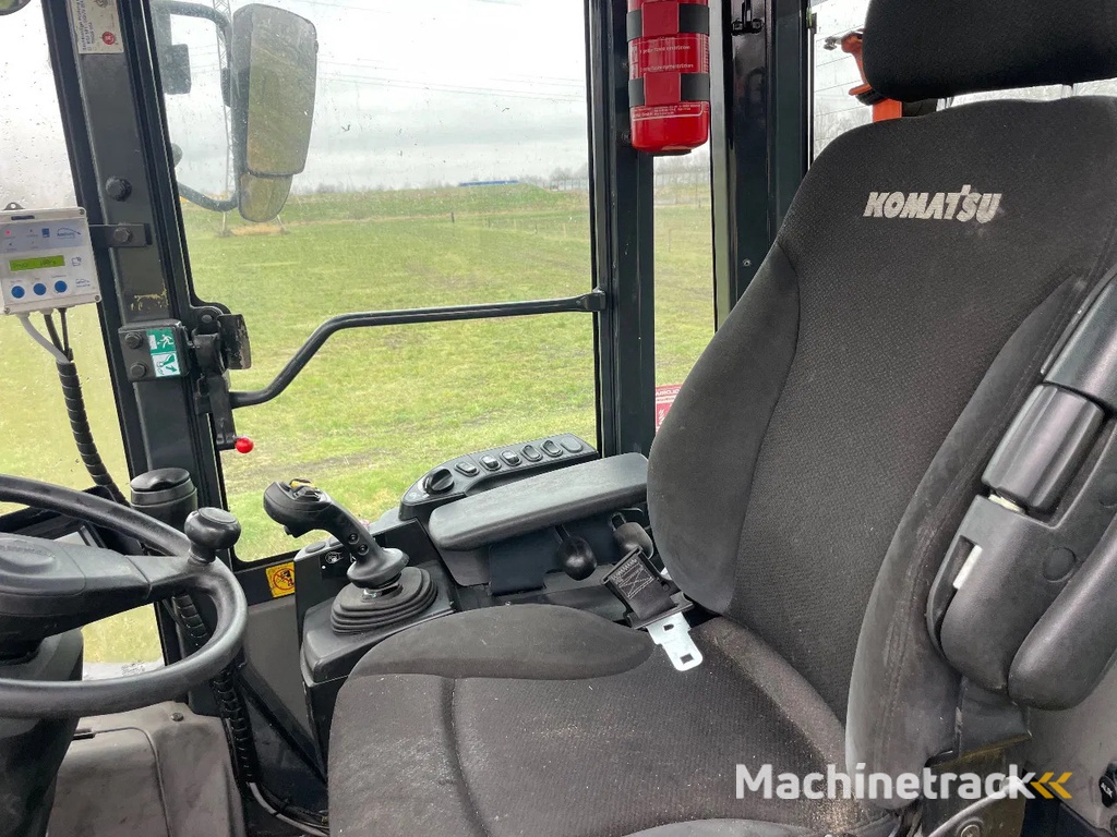 Komatsu WA 270 Wheelloader