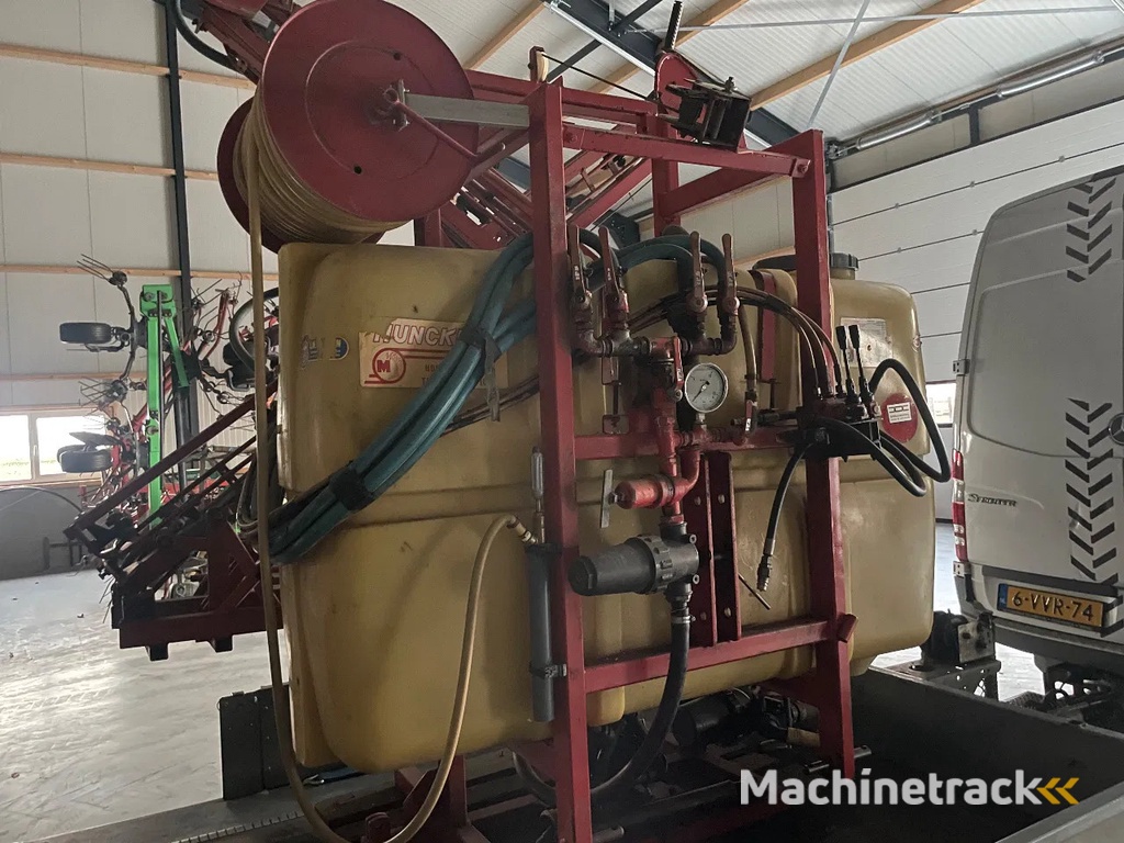 Hardi Veldspuit gewasspuit 12 meter douven fustreiniger