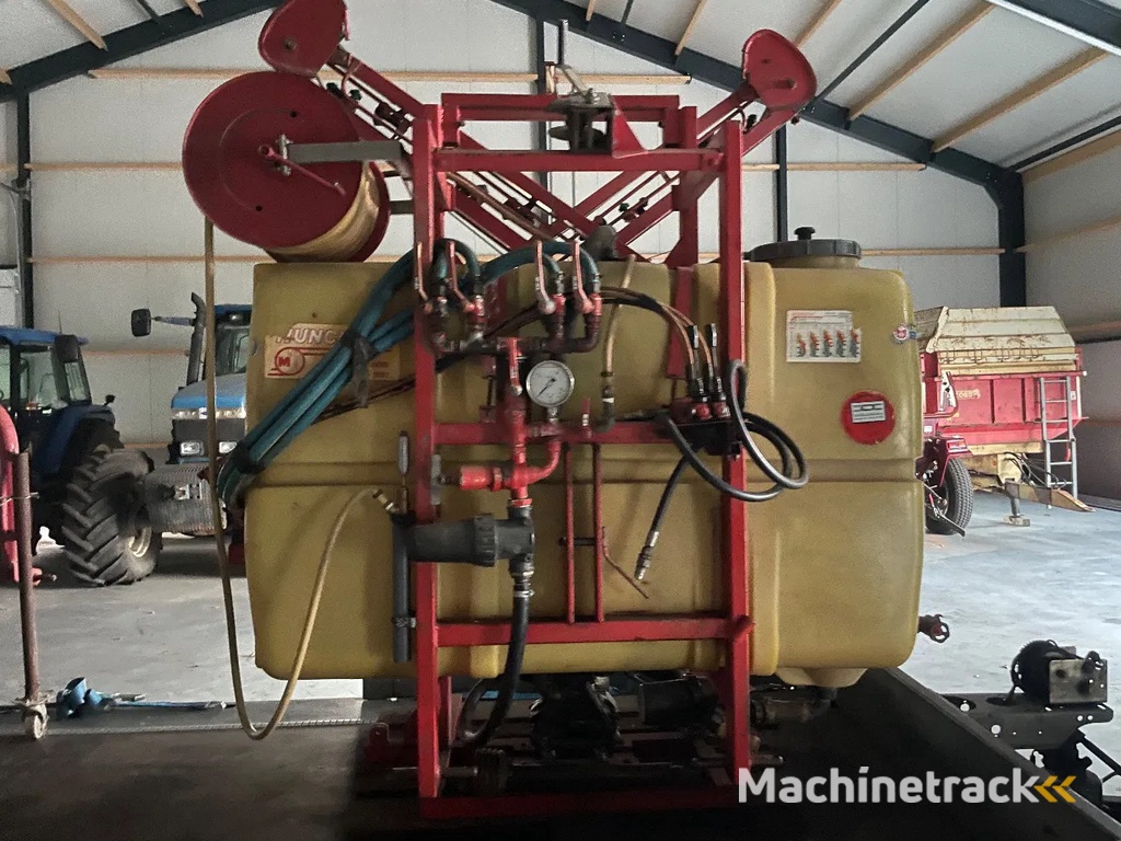 Hardi Veldspuit gewasspuit 12 meter douven fustreiniger