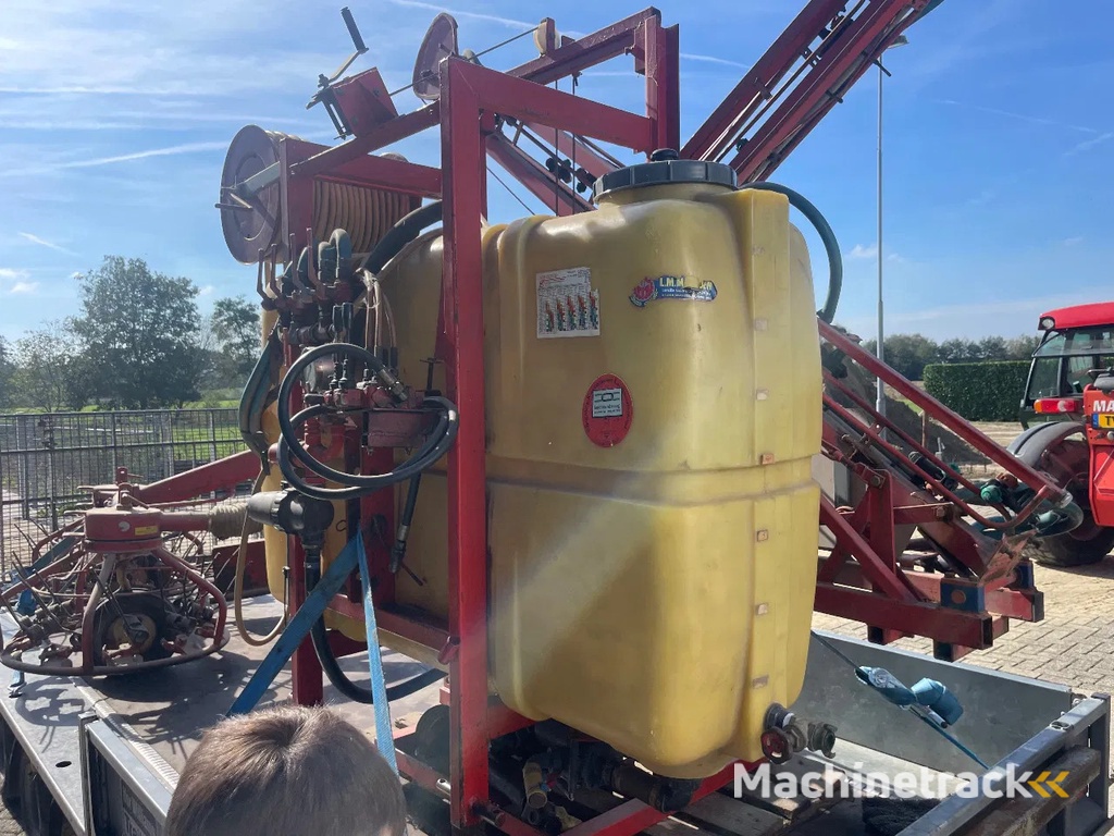 Hardi Veldspuit gewasspuit 12 meter douven fustreiniger