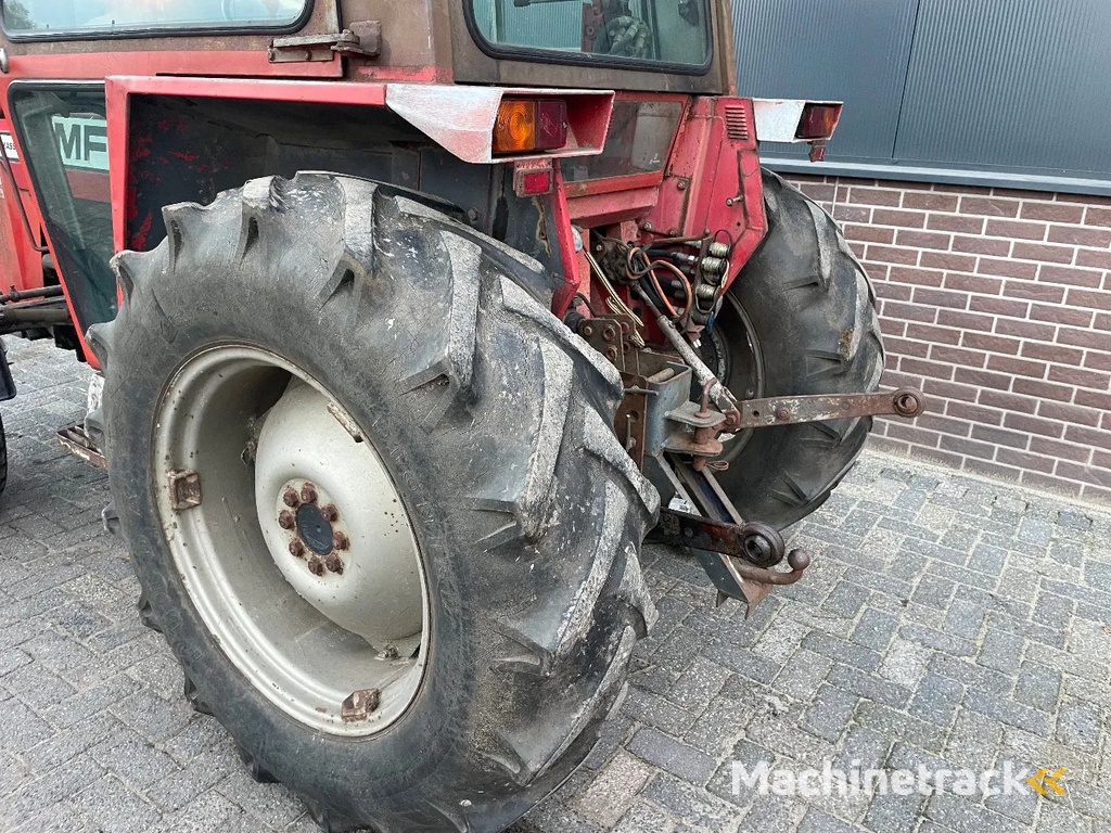 Massey Ferguson 550 - MF 550 tractor