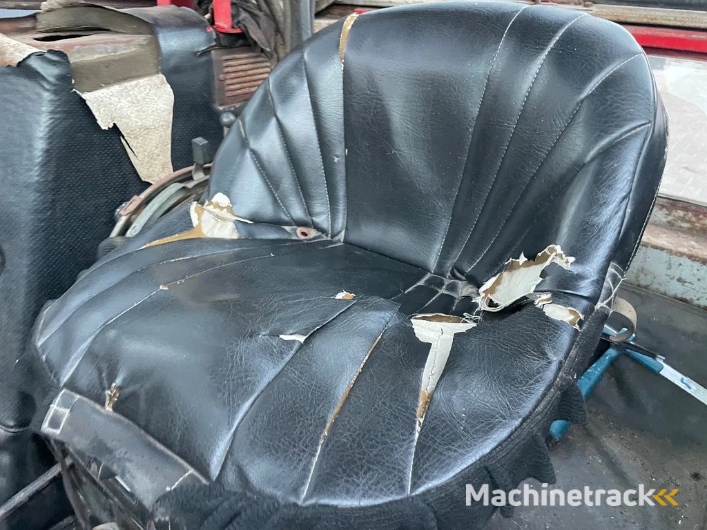 Massey Ferguson 550 - MF 550 tractor