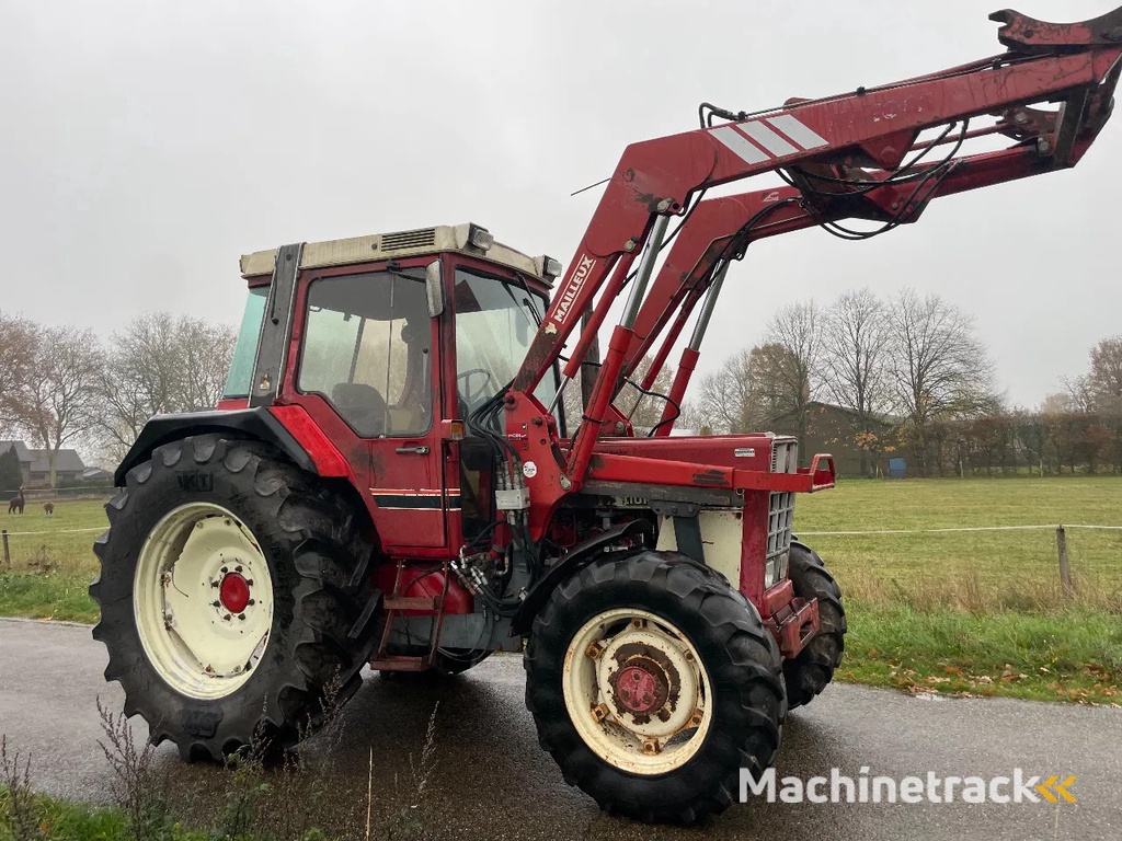 Case IH International 845 XL met voorlader MARGE