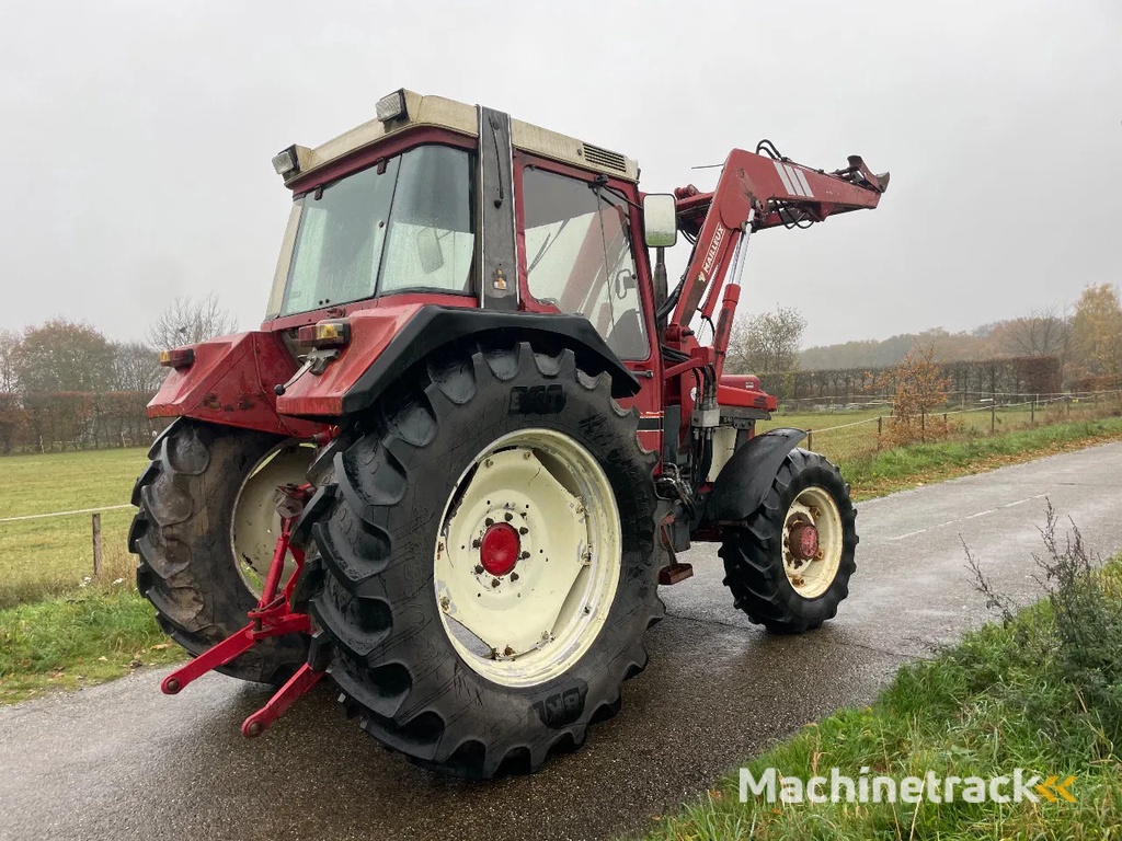 Case IH International 845 XL met voorlader MARGE