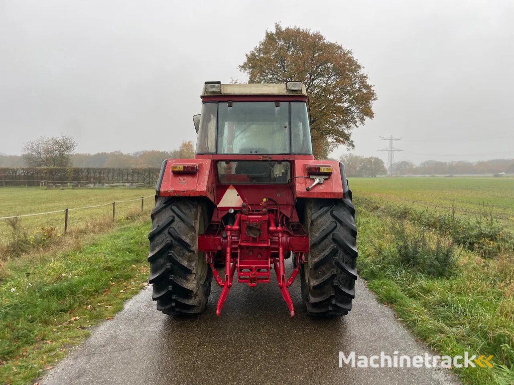 Case IH International 845 XL met voorlader MARGE