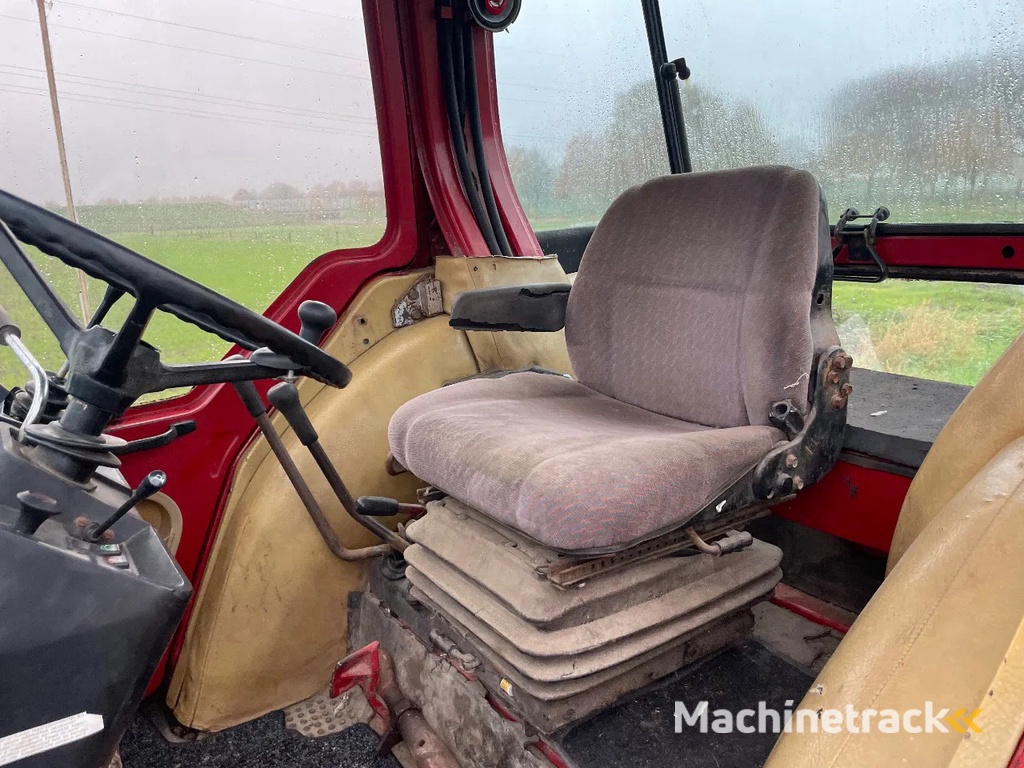 Case IH International 845 XL met voorlader MARGE