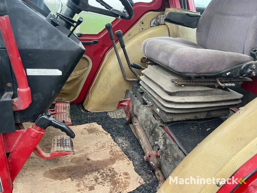 Case IH International 845 XL met voorlader MARGE