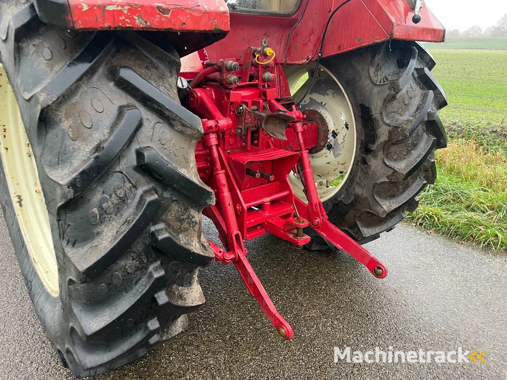 Case IH International 845 XL met voorlader MARGE
