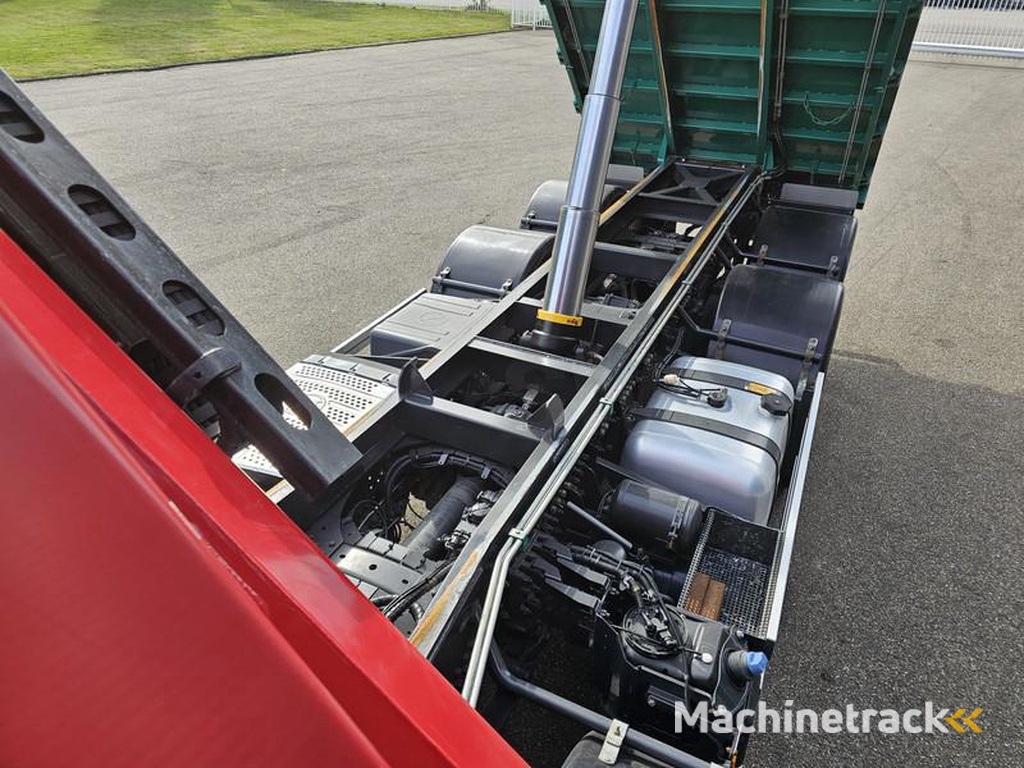 Mercedes AROCS 4145 / 8X6 / TIPPER + HMF CRANE