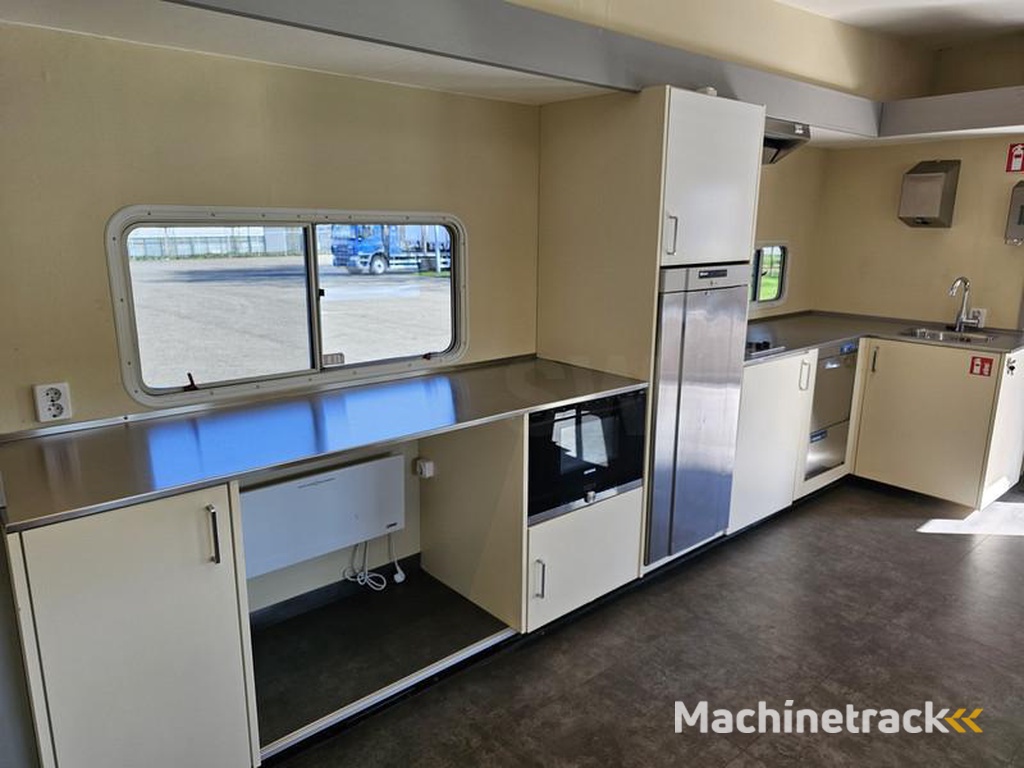 Scania P-280-trailer-2-X-SLIDE-OUT-CAMPER-WOHNMOBIL