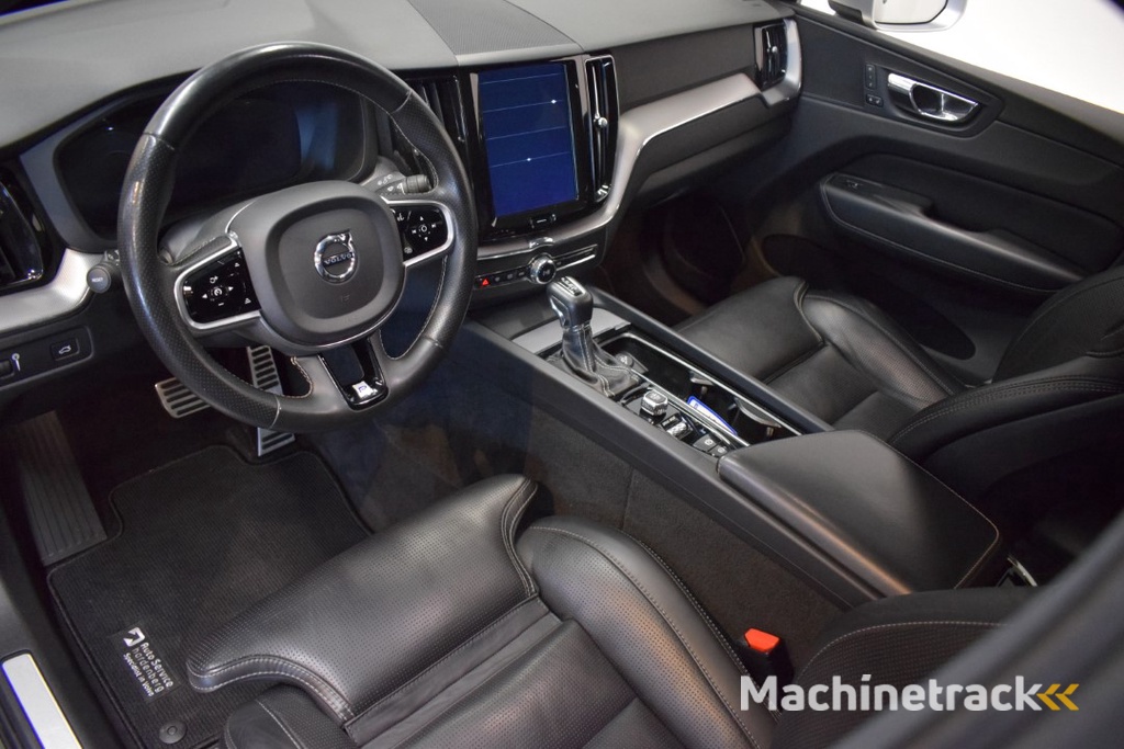 Volvo XC60 2.0 D4 190pk AUT8 R-Design Trekhaak/Adaptive Cruise/Leer/Stoelverwarming en ventilatie