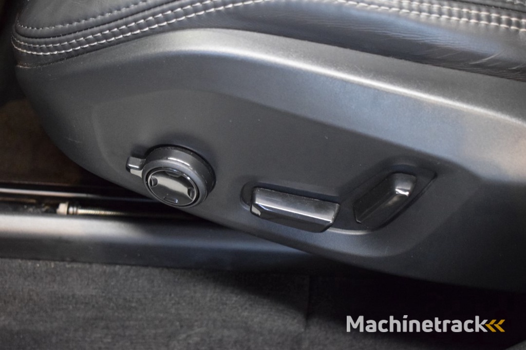 Volvo XC60 2.0 D4 190pk AUT8 R-Design Trekhaak/Adaptive Cruise/Leer/Stoelverwarming en ventilatie