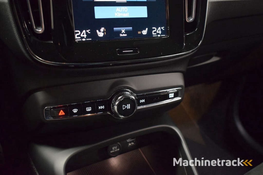 Volvo XC40 2.0 B4 198pk AUT8 R-Design Trekhaak 2100kg/ Stoel+Stuurverw./ Adapt. Cruise/ Camera/ H&K/ PDC v+a