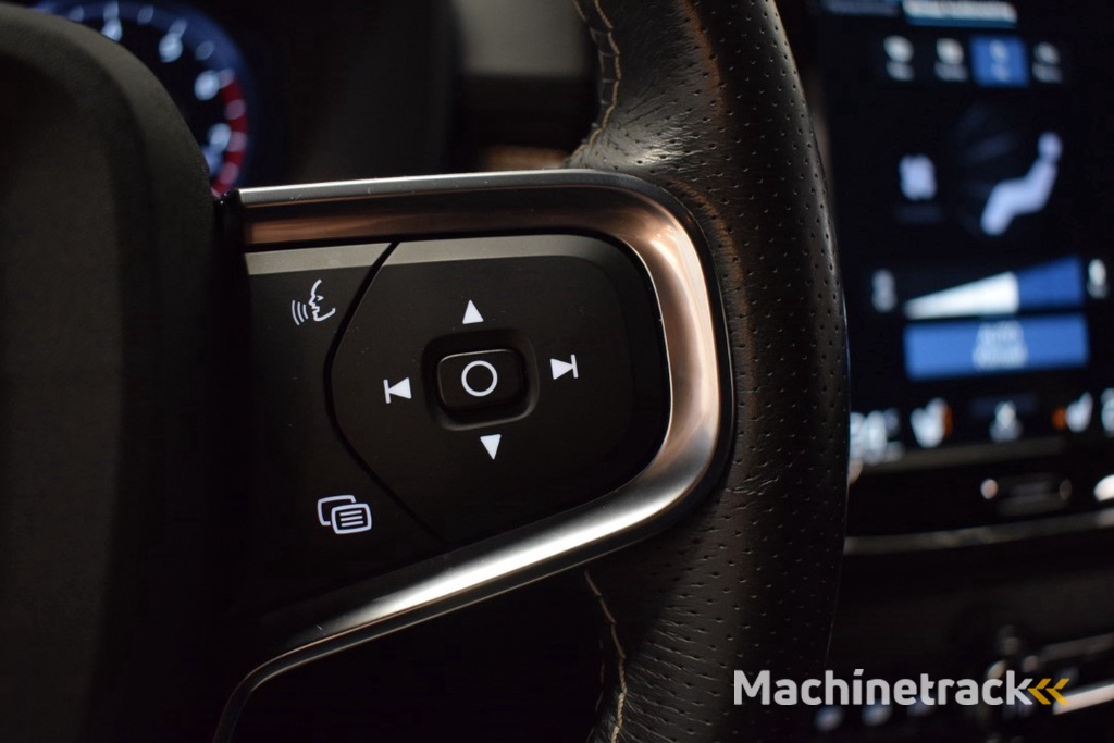 Volvo XC40 2.0 B4 198pk AUT8 R-Design Trekhaak 2100kg/ Stoel+Stuurverw./ Adapt. Cruise/ Camera/ H&K/ PDC v+a