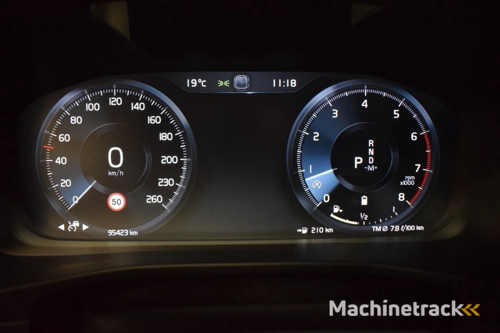 Volvo XC40 2.0 B4 198pk AUT8 R-Design Trekhaak 2100kg/ Stoel+Stuurverw./ Adapt. Cruise/ Camera/ H&K/ PDC v+a